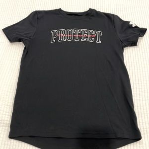 Under Armour loose fit heatgear boys tshirt size Youth M.